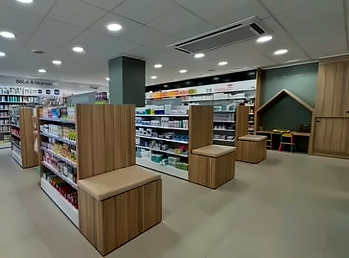Les rayons de la Pharmacie du Roy d'Espagne